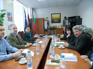 Фондация дава рамо на университетски проект