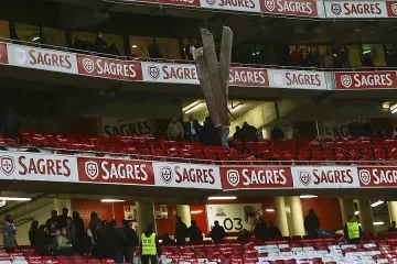 Буря помете стадион в Португалия