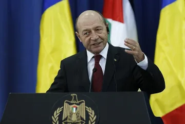 Глобиха Бъсеску заради ромите