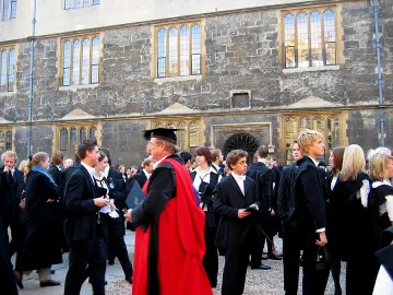 Наши студенти бягат от Острова