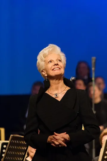 Кабаиванска празнува 80