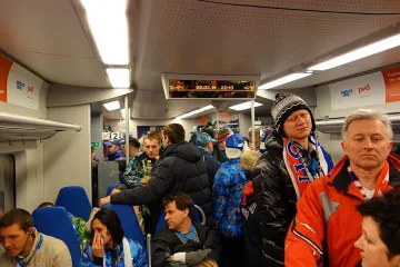 Хаос! По 1000 души се блъскат пред кабинките