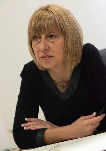 Клисарова: Учениците са по-красиви в униформи