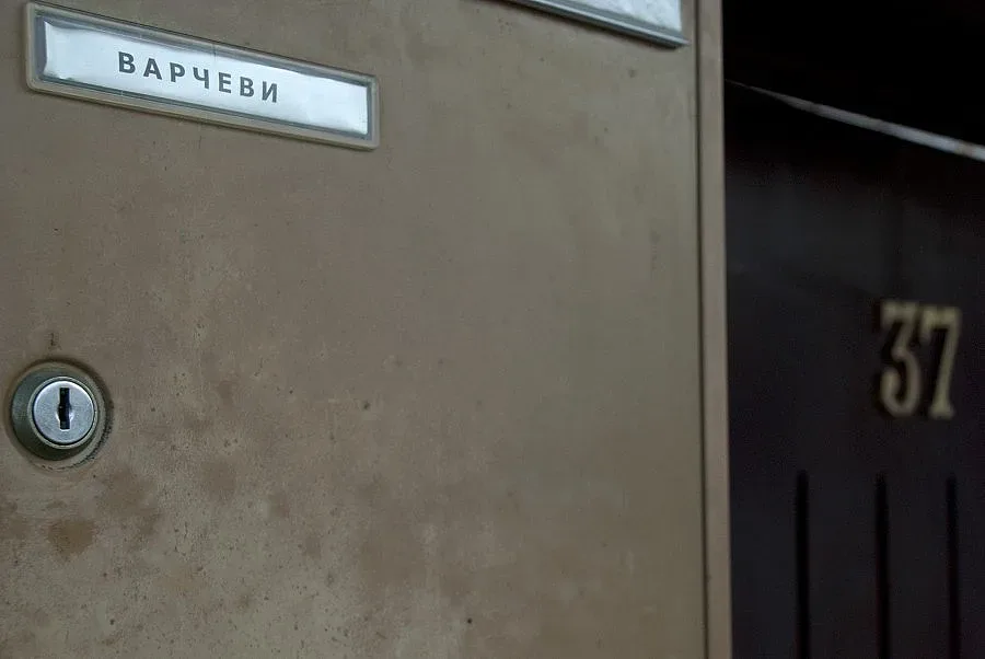 Маскиран стреля по семейство адвокати