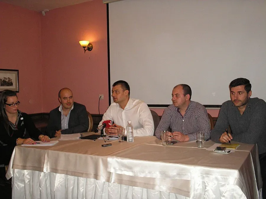 Бареков не иска партийни чиновници