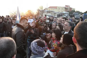 Бареков: Бойко купува подписи за референдум