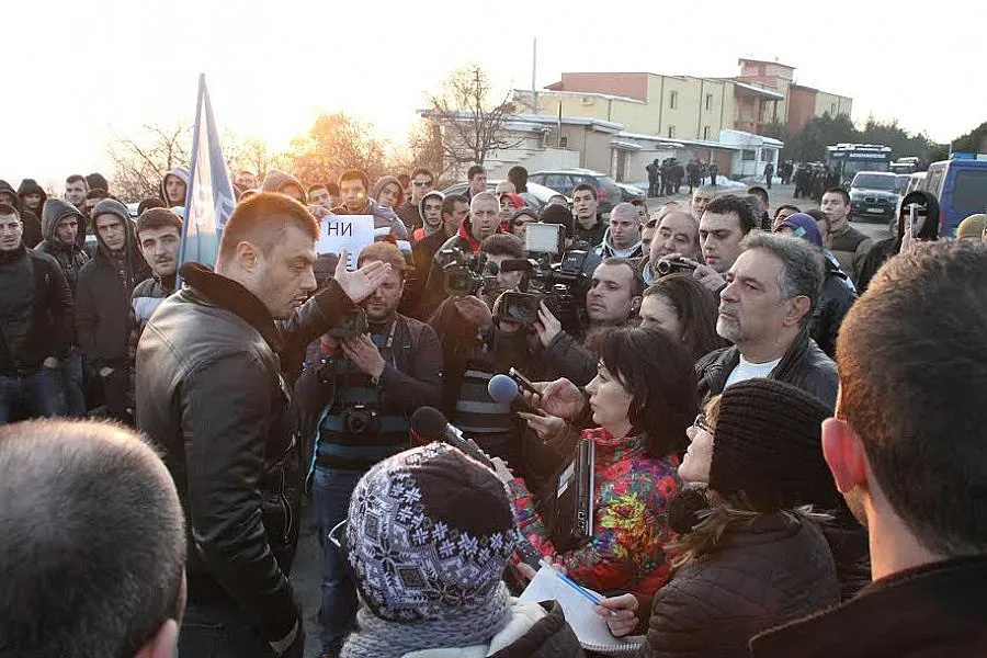 Бареков: Бойко купува подписи за референдум