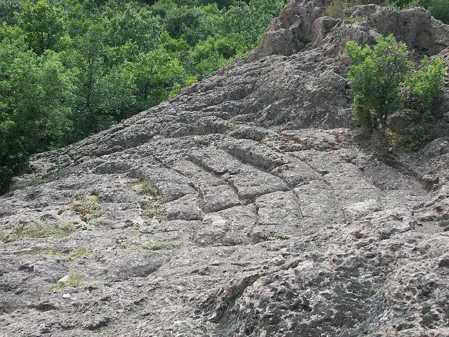 Момчилград заделя средства за археологически проучвания на „Харман кая"