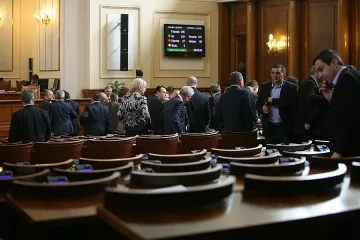 Депутатите работят два дни отгоре заради вота