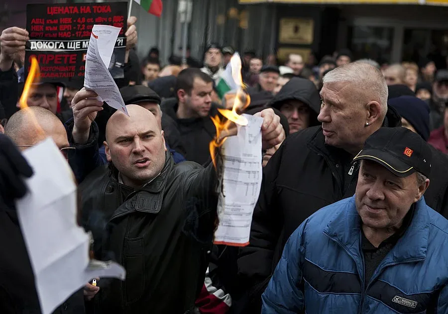 Дебат за монополите в навечерието на протести срещу сметките