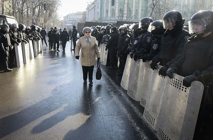 Кремъл: САЩ финансират хаоса в Украйна