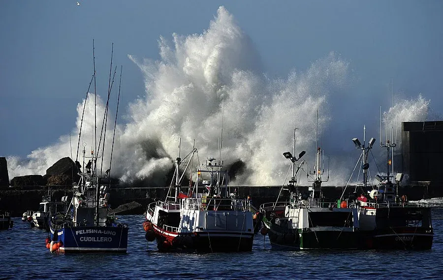 10 метра вълни  удариха Испания