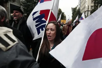 Гръцки фермери готвят блокади