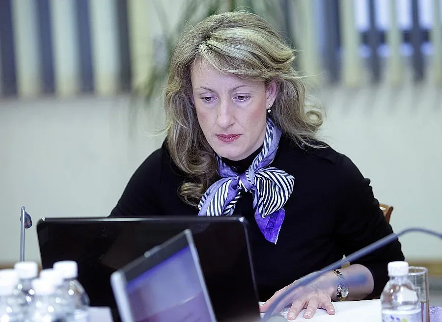 Златанова помирява синдикати и бизнес