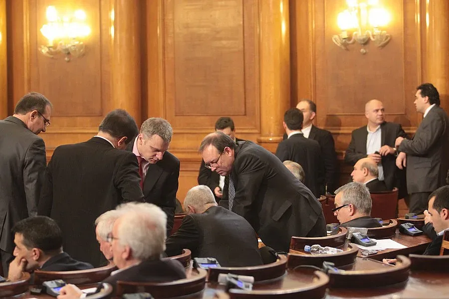 Предложиха замразяване на депутатските заплати