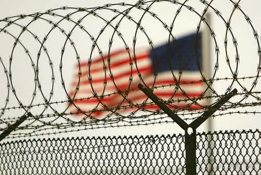 Метъл банда съди САЩ, че ползвали музиката им в Гуантанамо