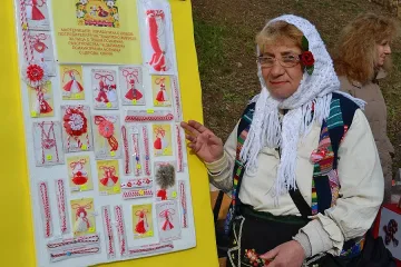 Болярите показват на Европа как се правят мартеници