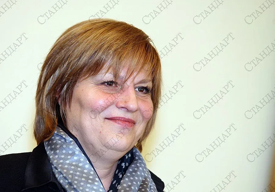 Министър Георгиева пристигна в Сочи