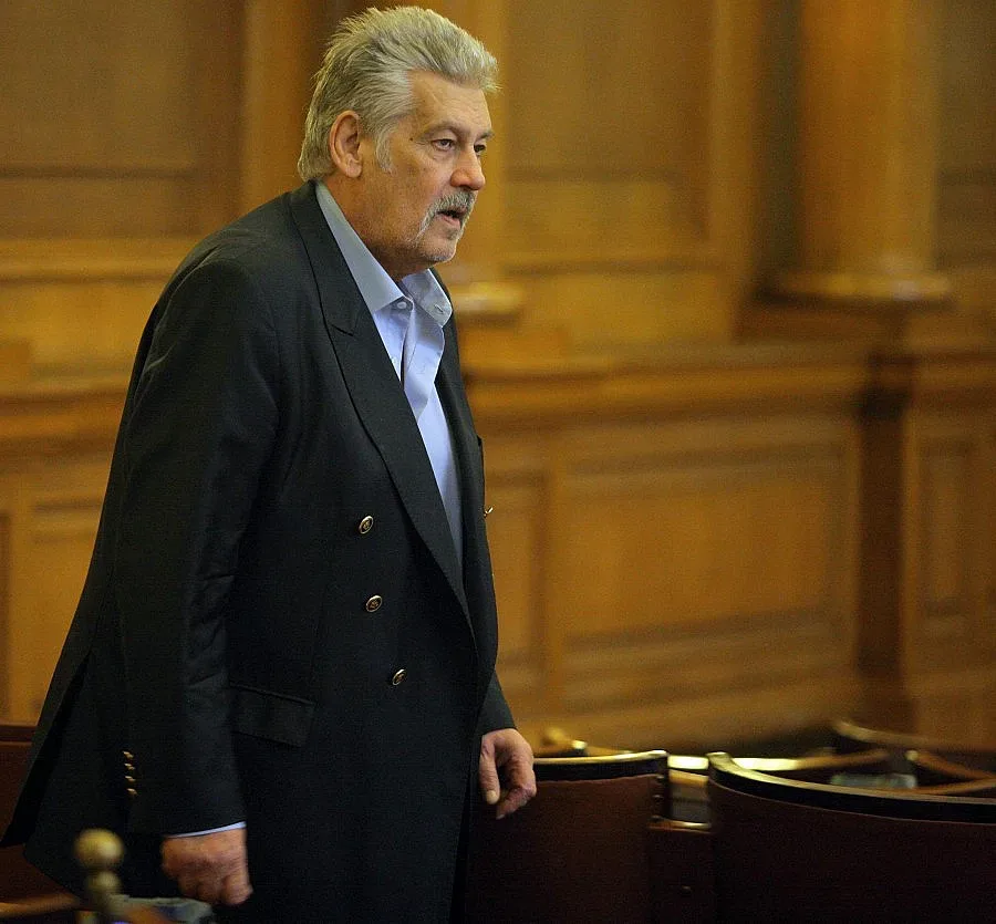 Ламбо надъхва червения конгрес