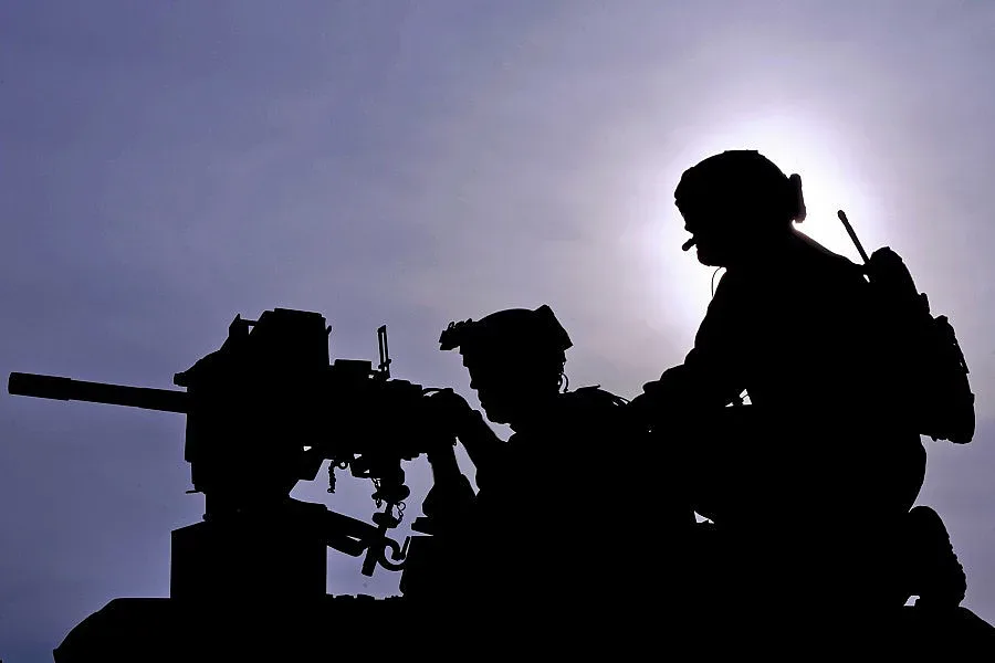 Наши перат пари от кока с диаманти