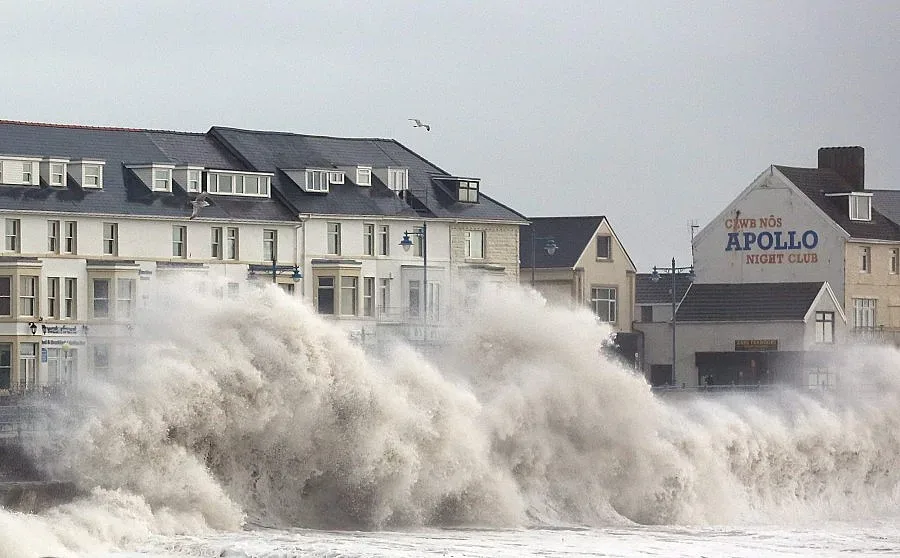 Стихия отнесе жп линия на Острова