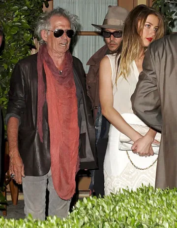 "Стоунс" озвучават сватбата на Деп