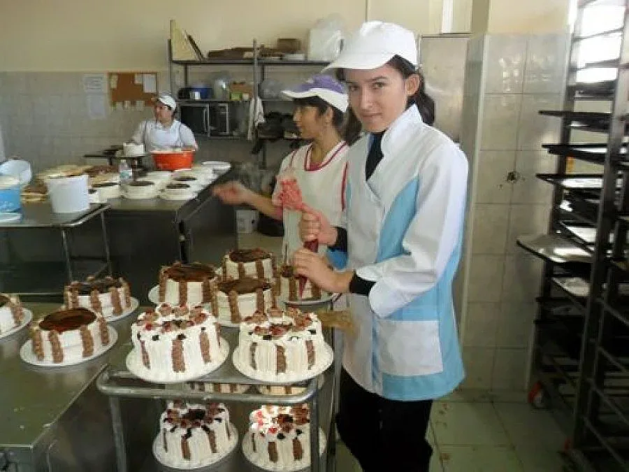 Ученици се квалифицират в реалния бизнес