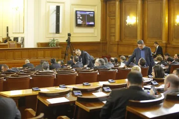 Илиян Тимчев сяда на стола на Младен Червеняков