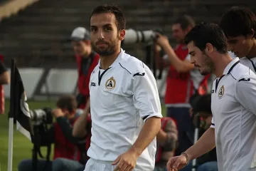 Попара подписа с шестия в Полша