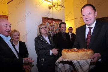 Депутатите само след сватба в парламента