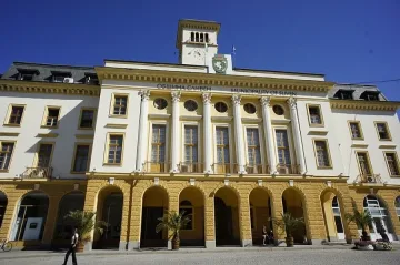 ГЕРБ и БСП в спор за заплатите на съветниците в Сливен