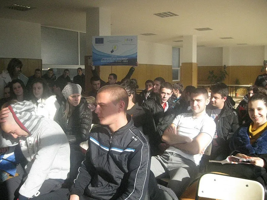 Ученици от Разлог трупат опит в местни фирми