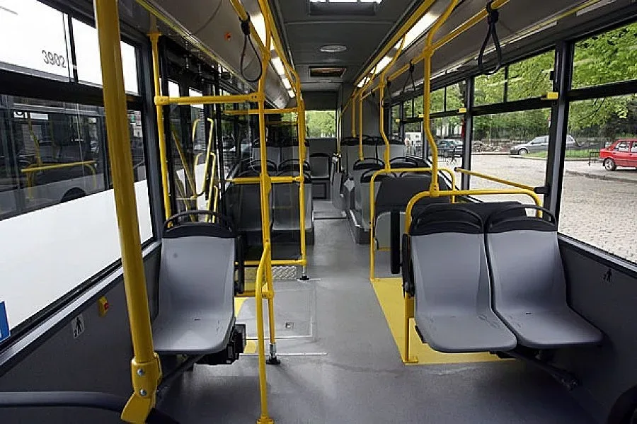 Запорират заплати на гратисчии