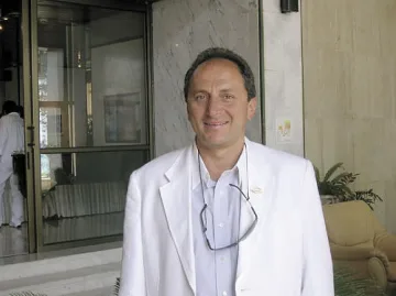 Задържаха с белезници морски бизнесмен