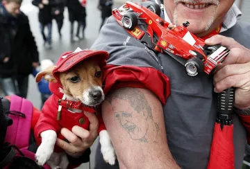 Шумахер вече мърда пръста си