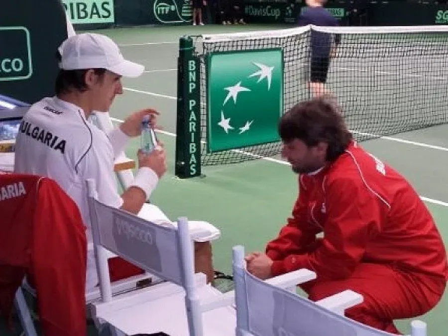 Кутровски загуби в петсетов трилър