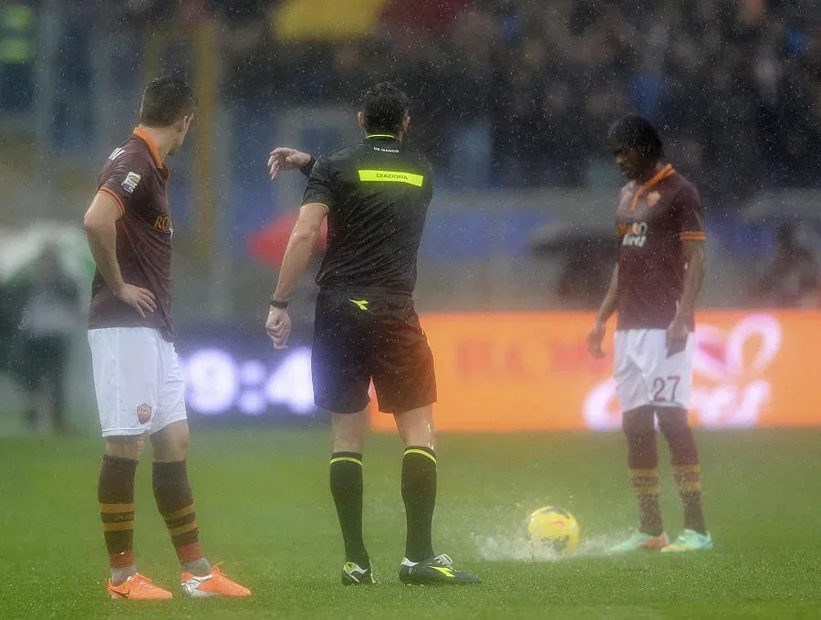 „Олимпико“ потъна в дъжд, отмениха Рома - Парма
