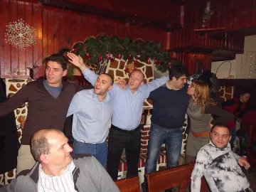 Млади социалисти духнаха 13 свещички