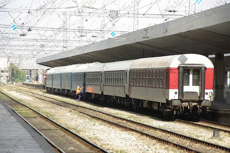 Биг Брадър по гарите