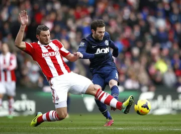 Англия се смее на "Арсенал" и "Юнайтед"