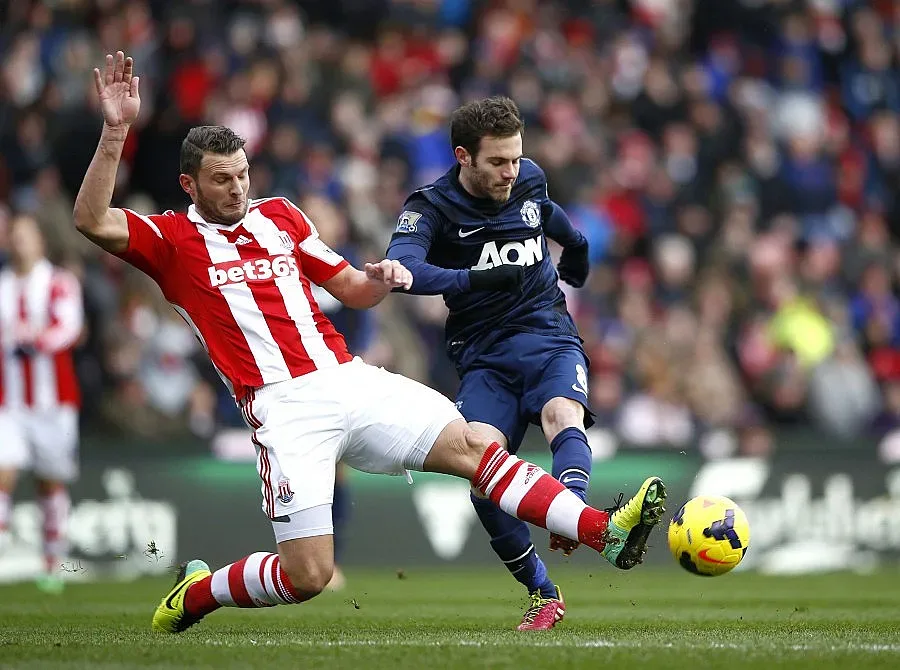 Англия се смее на "Арсенал" и "Юнайтед"