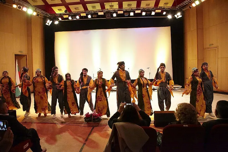 Кюрдски танци зарадваха ценители