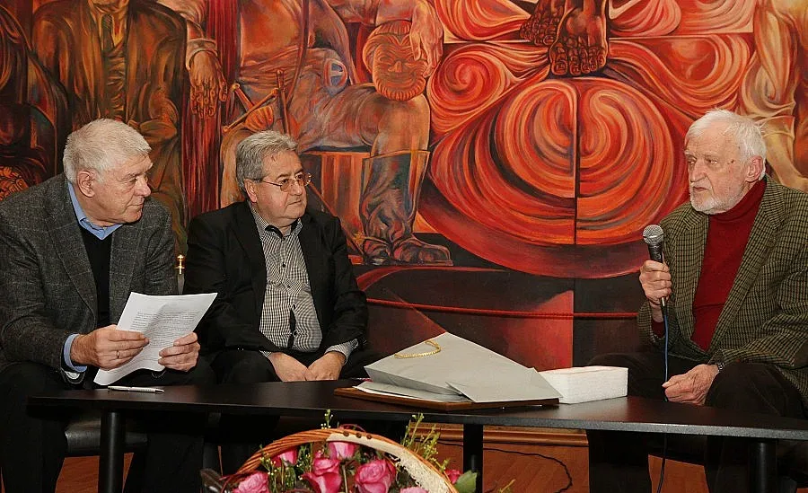 Гранитски си подари книга за ЧРД