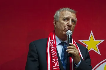 Томов обеща лиценз и Венци