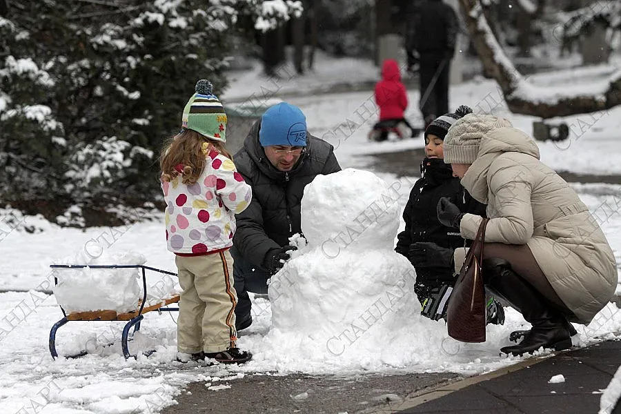Облачно и ветровито ще е в неделя
