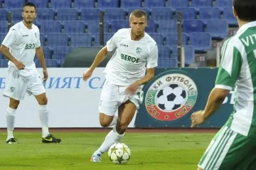 Венци Христов игра за Берое при загубата от Черноморец
