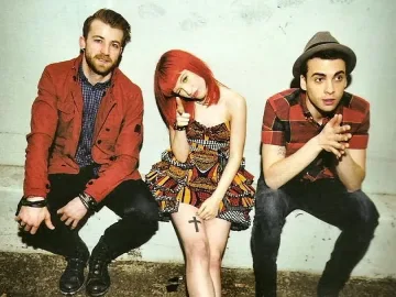 ВИДЕО: Paramore чупят 10 световни рекорда в ново видео