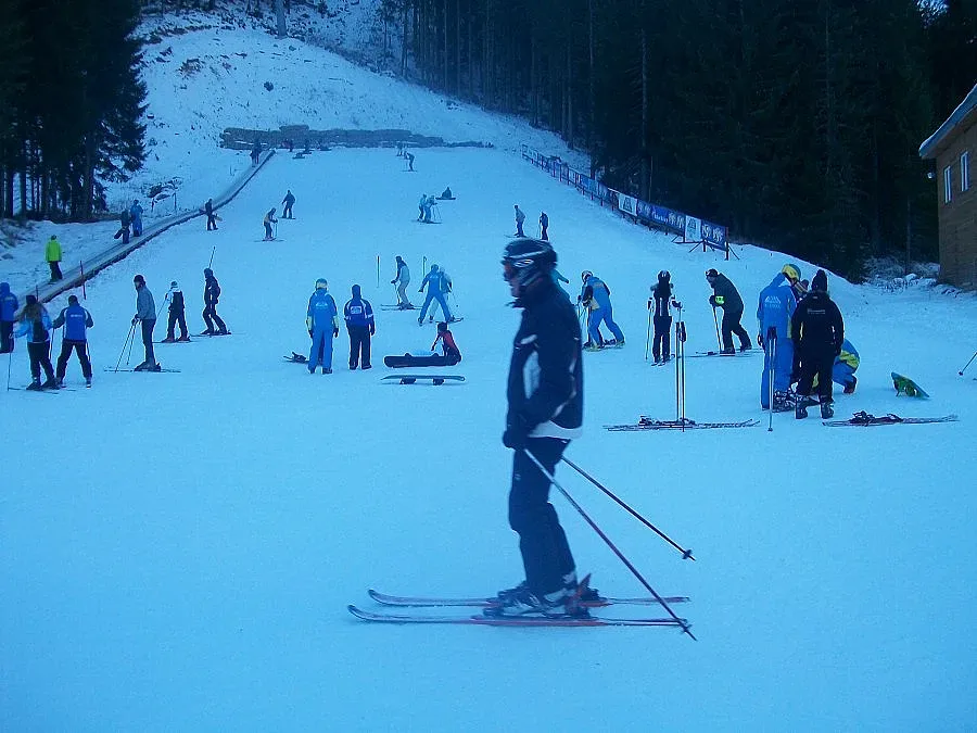 Снегът напълни курорта Банско с туристи