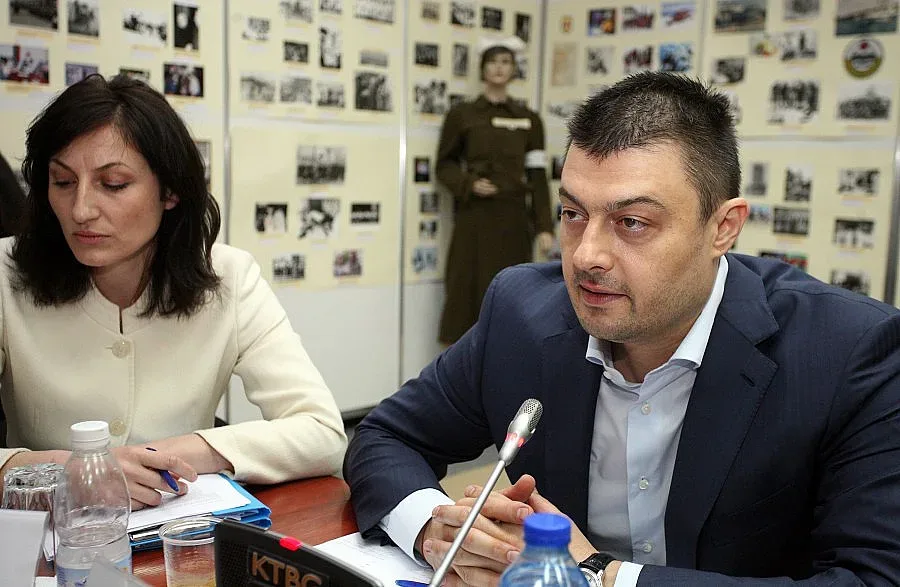 Бареков реже депутатите на половина
