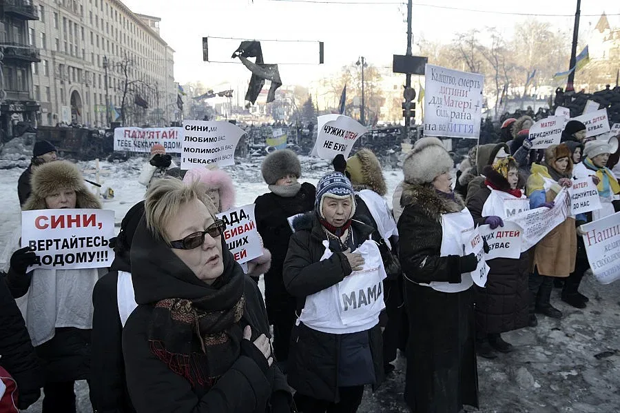 Армията иска от  Янукович спешни мерки